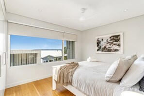 2 bedrooms, WiFi, bed sheets - Newly built luxurious 2BR apartment situated only minutes to the beach.  (Hyams Beach)