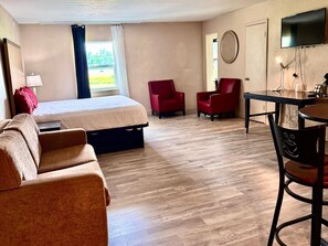Suite, 1 King Bed with Sofa bed, Non Smoking - University Inn of Carbondale by Hotel O (Carbondale)