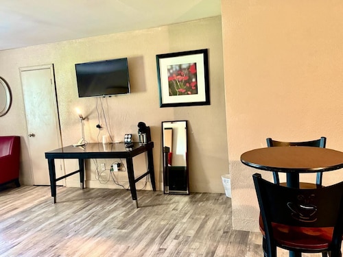 University Inn of Carbondale by Hotel O