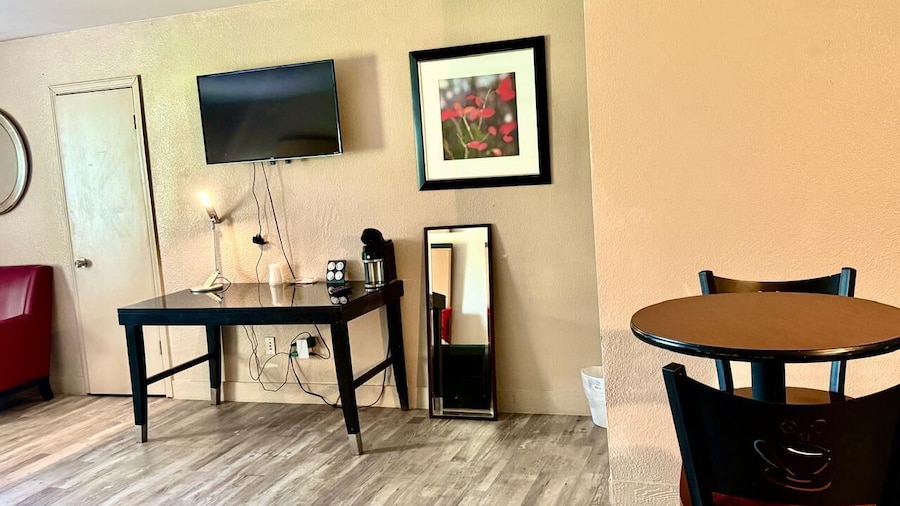 University Inn of Carbondale by Hotel O