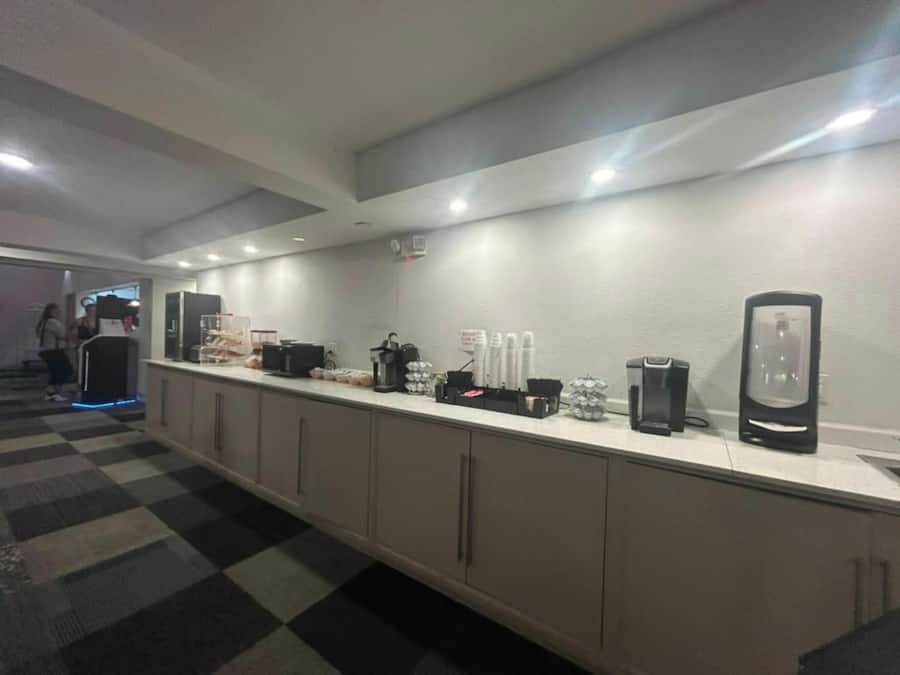 Free daily continental breakfast