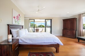 5 bedrooms, desk, iron/ironing board, free WiFi