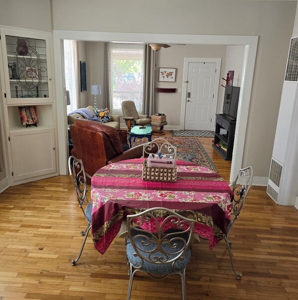 Smart TV, DVD player, video library
