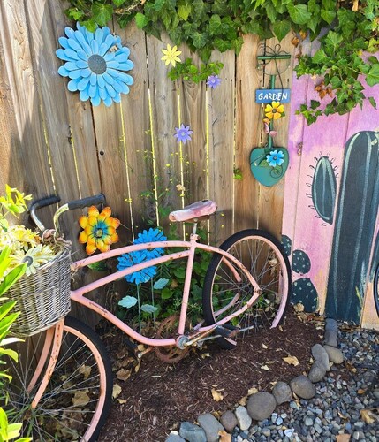 Sophisticated Bungalow,  sparkling clean, walk to downtown, quiet neighborhood.