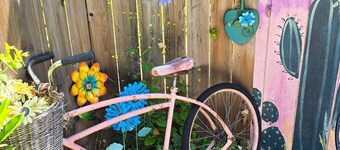 Sophisticated Bungalow,  sparkling clean, walk to downtown, quiet neighborhood.