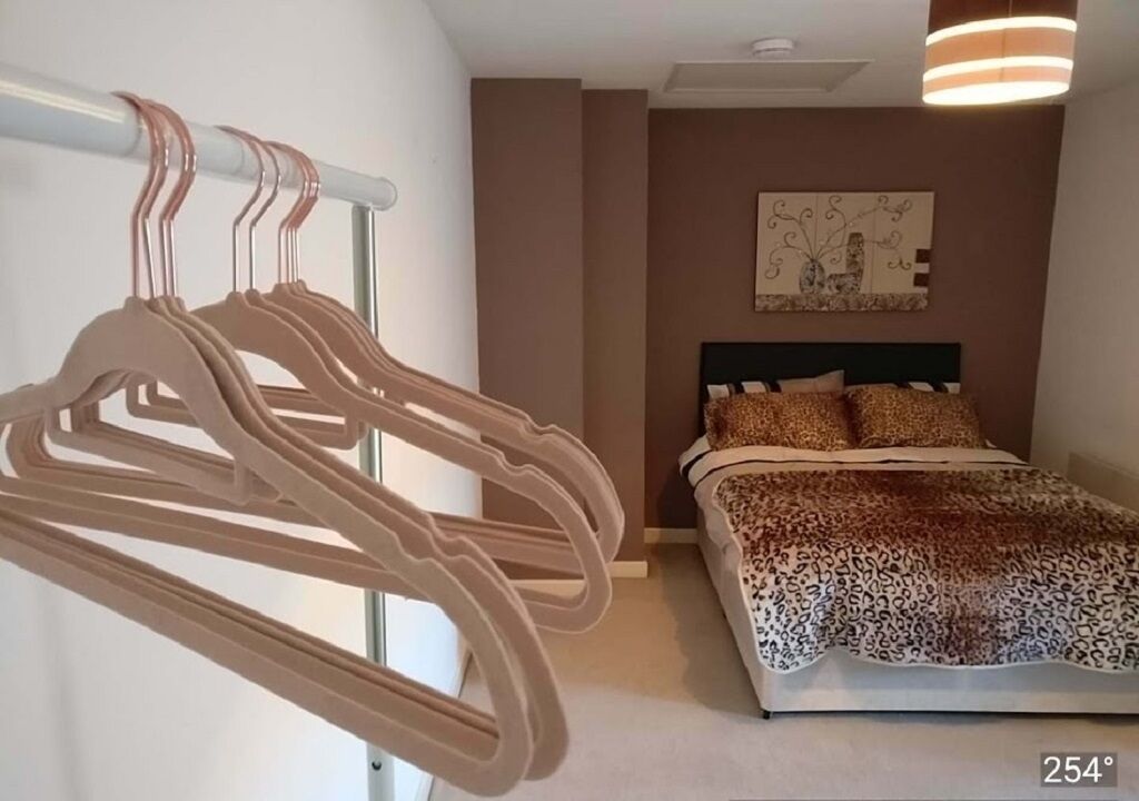 ☆New Spacious Mezzanine-Level Penthouse + Parking☆