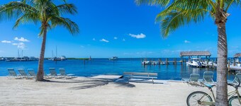 Gorgeous 3/2 plus loft Islamorada next to Marina, Pool, Dock & Beach
