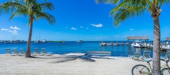Gorgeous 3/2 plus loft Islamorada next to Marina, Pool, Dock & Beach