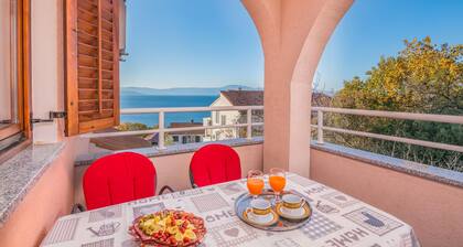 Superbe appartement Ă Njivice avec WiFi