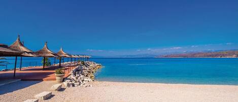 Una playa cerca