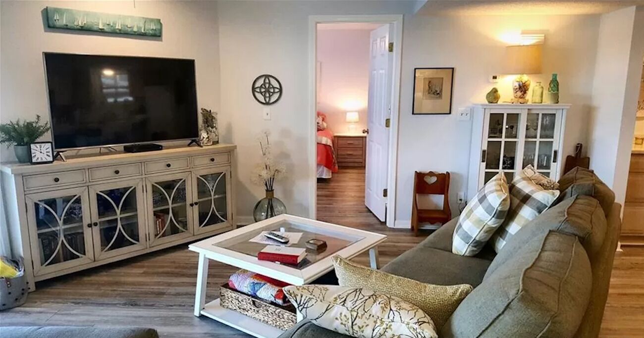 UNOBSTRUCTED VIEWS, Fantastic Location, NO STEPS! Condo at The Falls