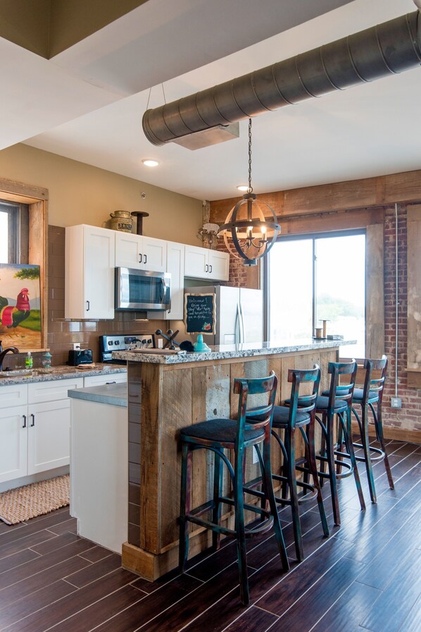 Fridge, microwave, oven, stovetop