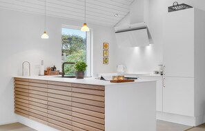 Fridge, stovetop, dishwasher - Stunning home in Vejby with kitchen (Vejby)