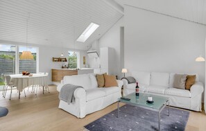 TV, fireplace - Stunning home in Vejby with kitchen (Vejby)