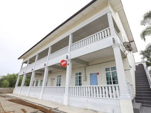 Vista frontal de la propiedad