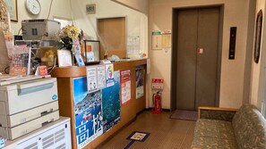 Lobby - Business Hotel Chateau Est Takamatsu (Takamatsu)