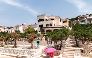 Exterior - Gorgeous apartment in Okrug Donji (Okrug Donji)