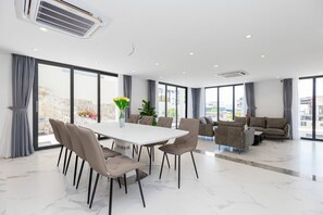 Luxury Villa | Dining room