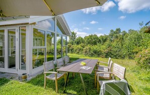Outdoor dining - Lovely home in ølsted with kitchen (Ølsted)