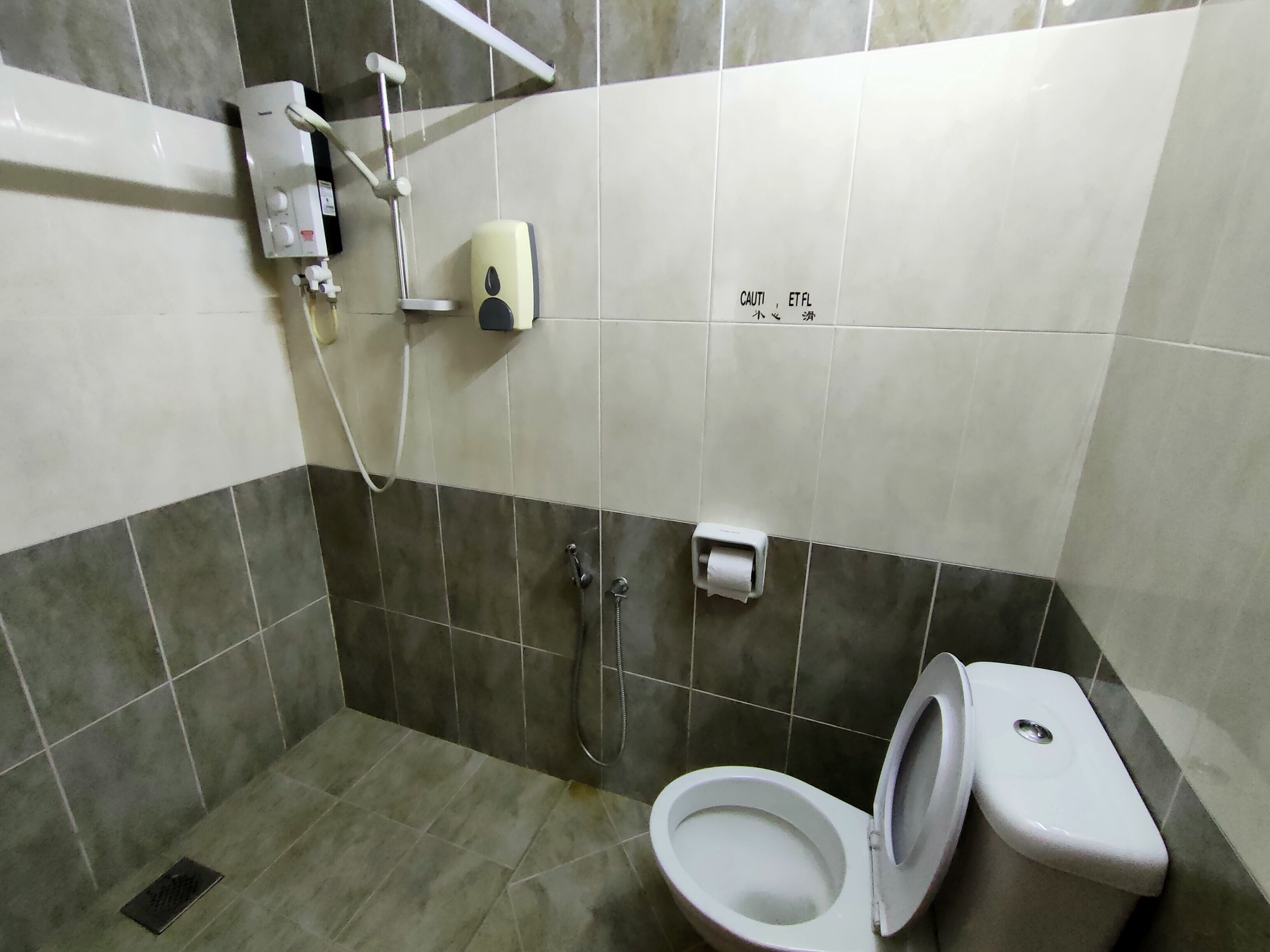 Shower, bidet, shampoo, toilet paper