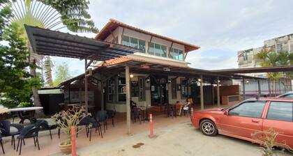 Cozzy Motel