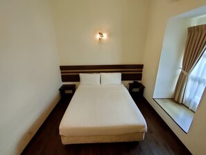 City Double Room | Desk, laptop workspace - Cozzy Motel (Malacca City)