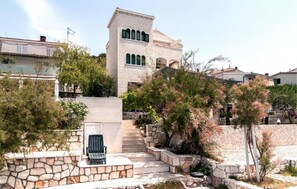 Exterior - Lovely apartment in Okrug Donji with WiFi (Okrug Donji)