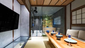 Private Vacation Home | In-room dining