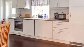 Fridge, stovetop, dishwasher, coffee/tea maker