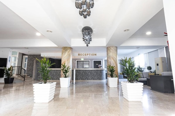 Lobby - Vrissaki Hotel Apartments (Paralimni)