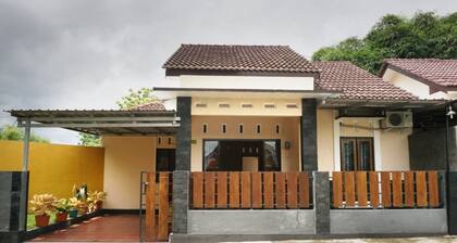Tsabit Guest House