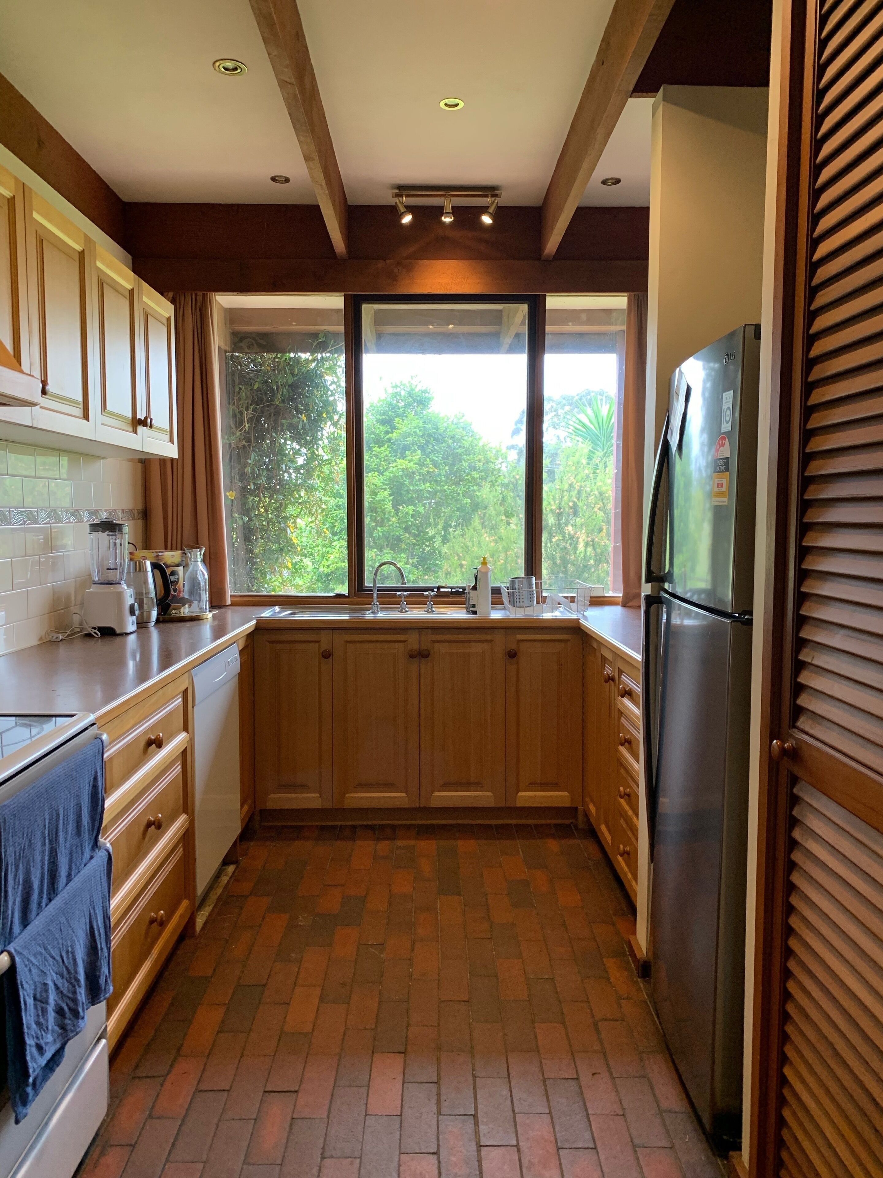 雪櫃、微波爐、焗爐、爐具