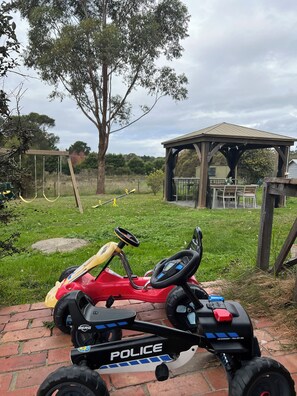 Property grounds - Willunga Cottage - Sweet Country Living (Cranbourne South)