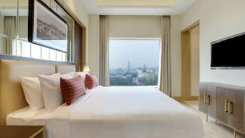 Executive Suite | Minibar, in-room safe, iron/ironing board, rollaway beds