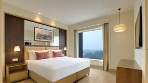 Suite Room | ميني بار وخزنة داخل الغرفة ومك واة/لوح كي وأسرّة قابلة للطي