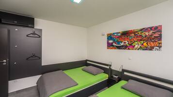2 Schlafzimmer, Zimmersafe, Bügeleisen/Bügelbrett, Reisekinderbett