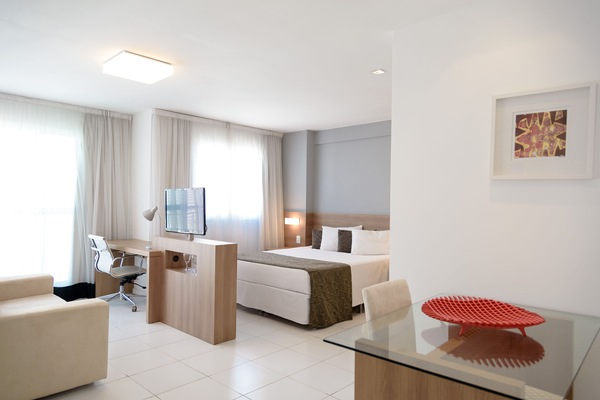Cama casal, delicioso colchão de molas, disponibilizamos lençóis padrão hotel.