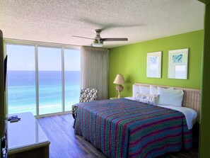 2 chambres, fer et planche à repasser, lit de bébé portatif