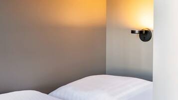 Hypo-allergenic bedding, desk, soundproofing, free WiFi