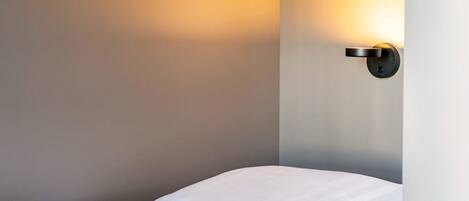 Hypoallergeen beddengoed, een bureau, geluiddichte muren, gratis wifi