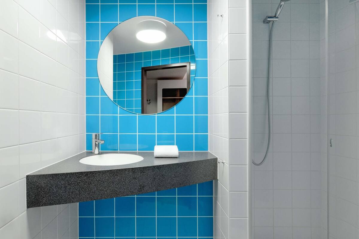 hypo-allergenic bedding, desk, soundproofing, free wifi