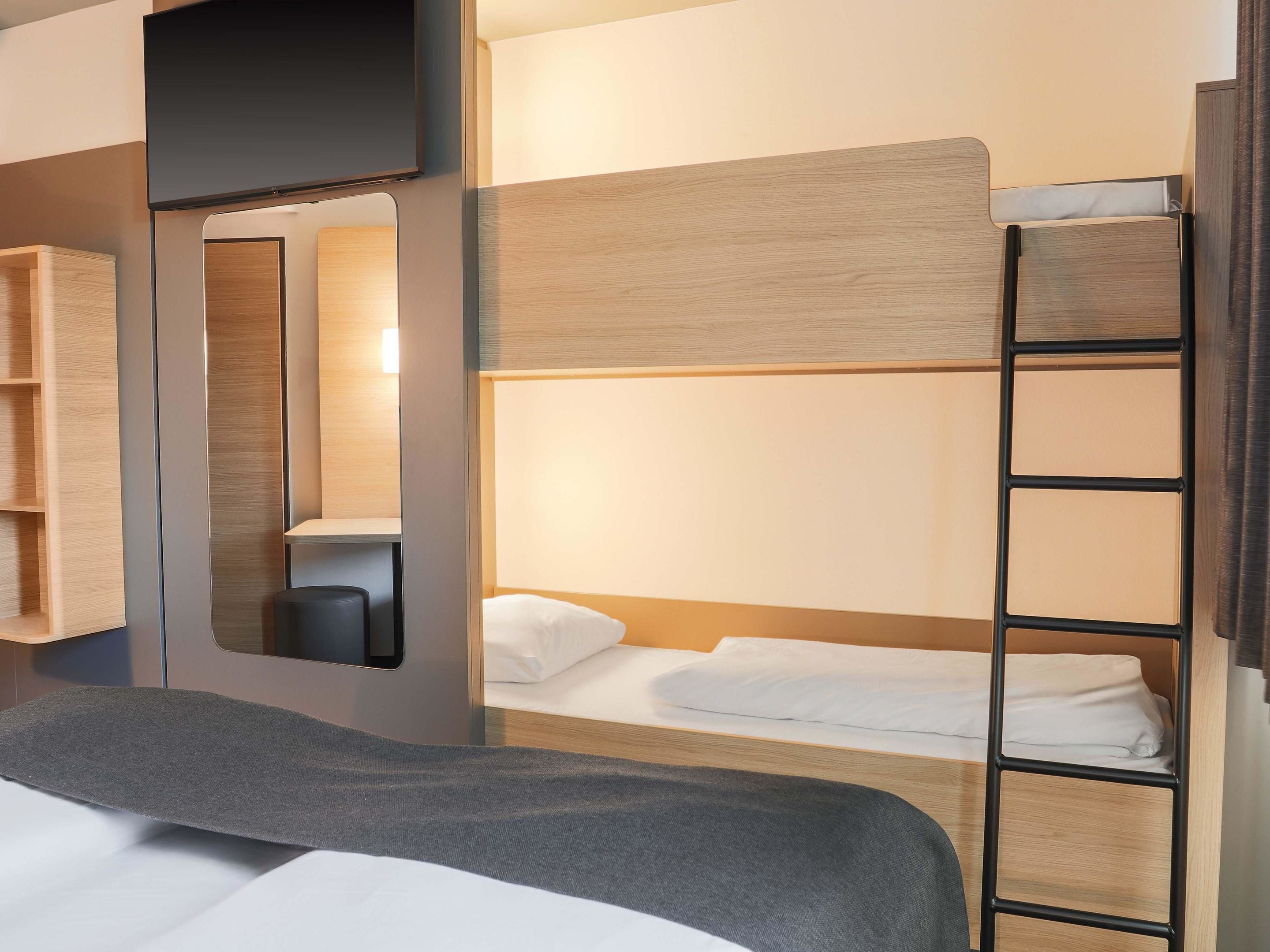 家庭房 | 防过敏的被褥、办公桌、隔音、免费 WiFi