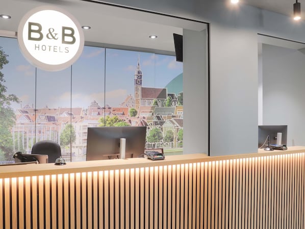 Lobby - B&B Hotel Böblingen (Boeblingen)