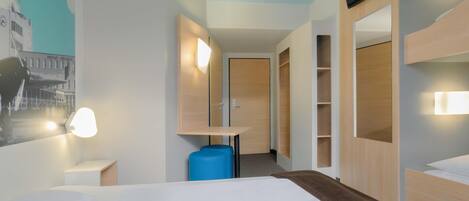 Hypoallergeen beddengoed, een bureau, geluiddichte muren, gratis wifi