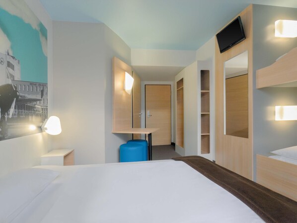 Hypo-allergenic bedding, desk, soundproofing, free WiFi - B&B Hotel Böblingen (Boeblingen)