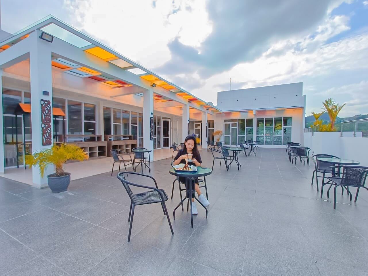 Front One Budget Abepura