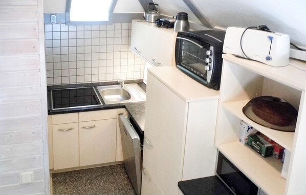 Kühlschrank, Mikrowelle, Herdplatte, Geschirrspüler