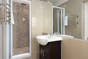 Bathroom - Marlborough Mansions 12 (Cape Town)