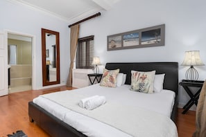 Room - Marlborough Mansions 12 (Cape Town)