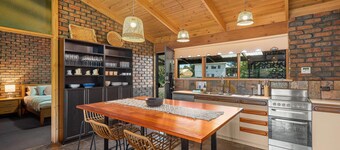 Black Pearl - Aldinga Beach - C21 SouthCoast Holidays